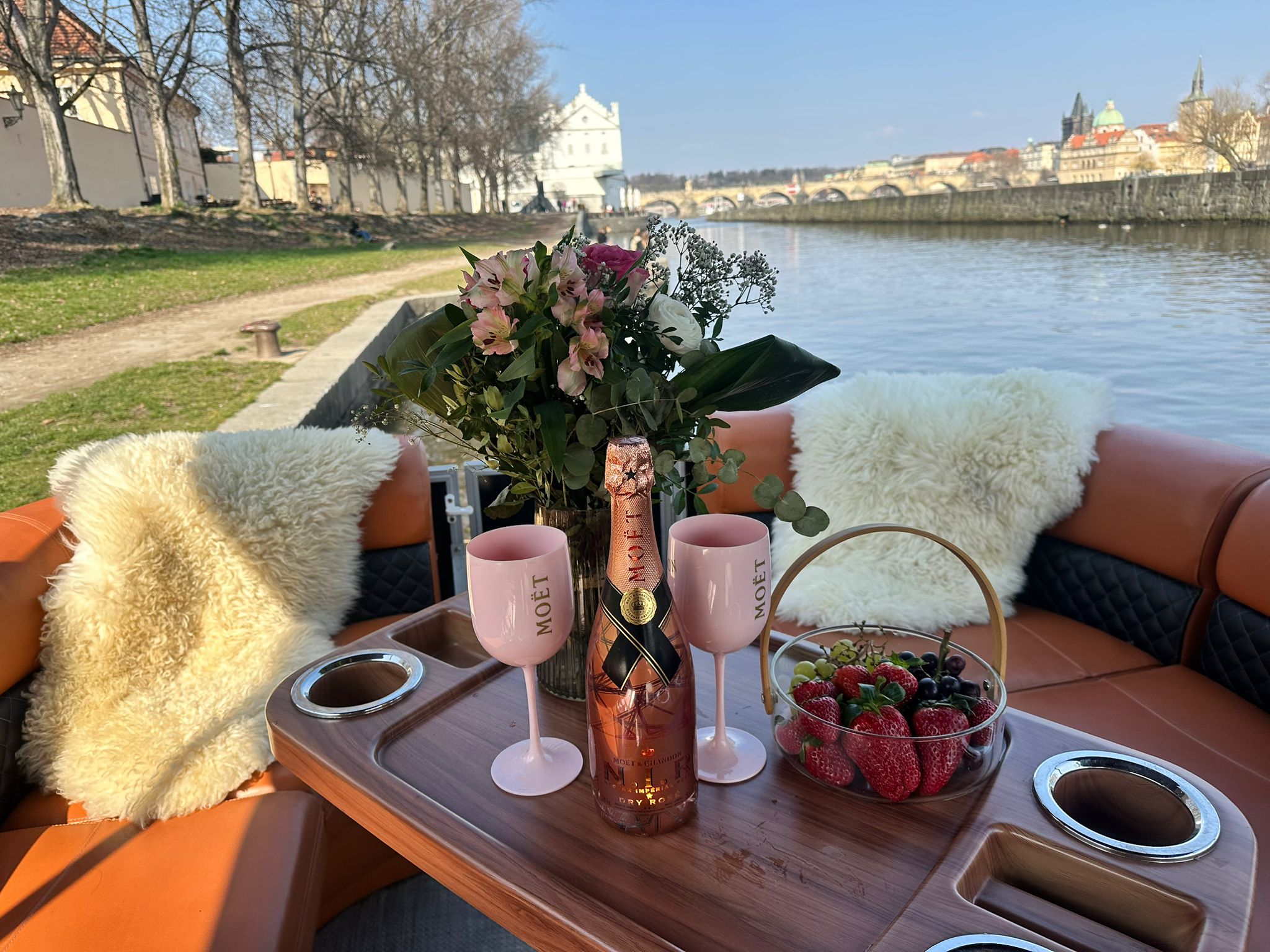 cruise with snacks Prague